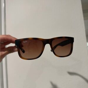 Ray-Ban Men’s Tortoiseshell Frame with Brown Gradient Lenses